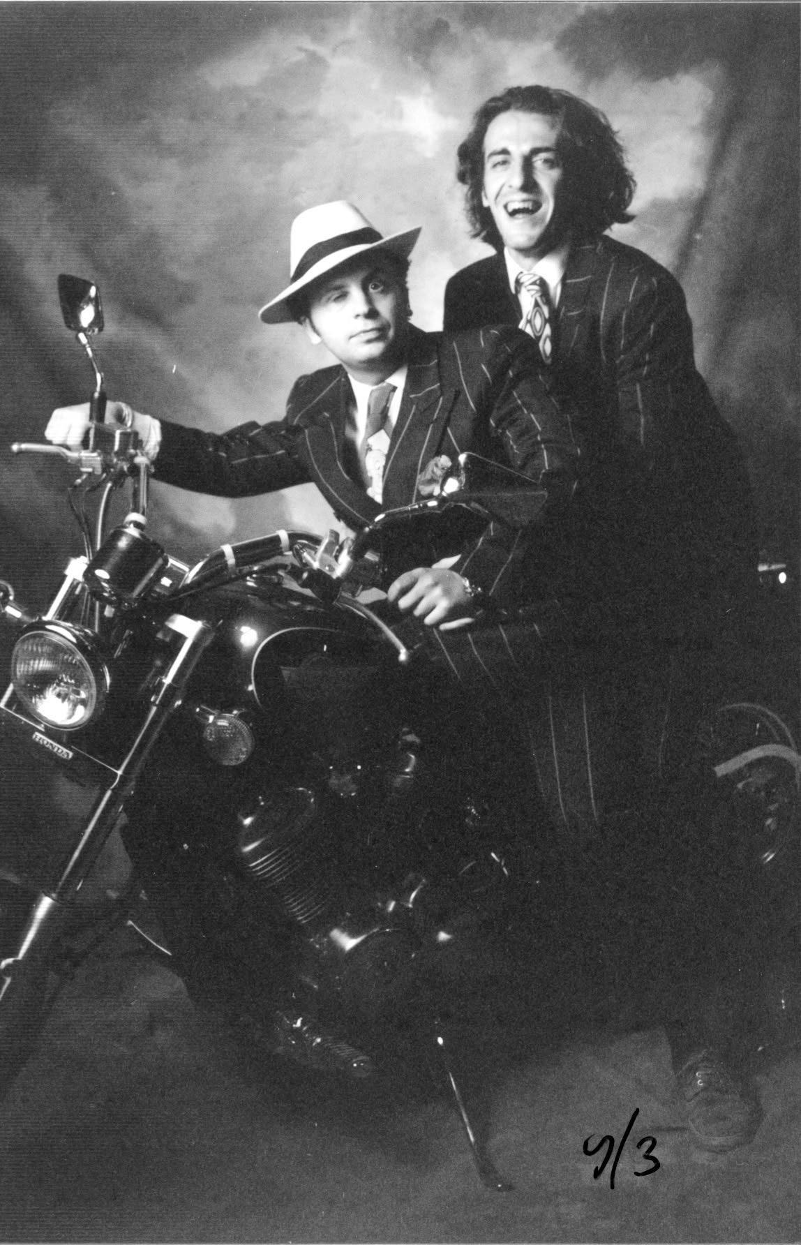 Zak & Zuni in moto